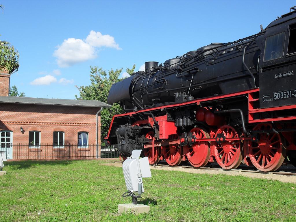 Eisenbahnromantik Hotel Meyenburg  Buitenkant foto